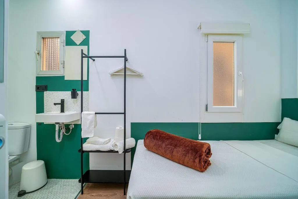 Room, Angelitomad, Madrid