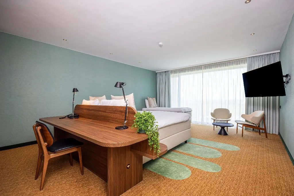 TRIPLE DELUXE Room, Van der Valk Hotel Schiphol, Amsterdam