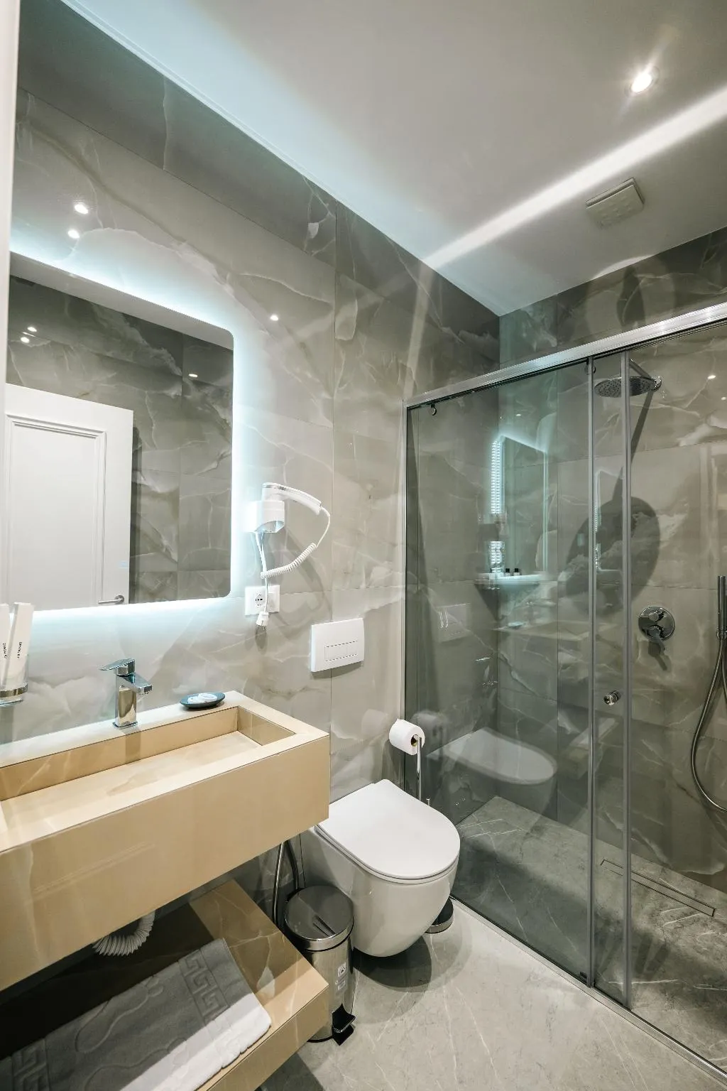 DOUBLE DELUXE WITH BALCONY Room, Ambasador Hotel, Durres