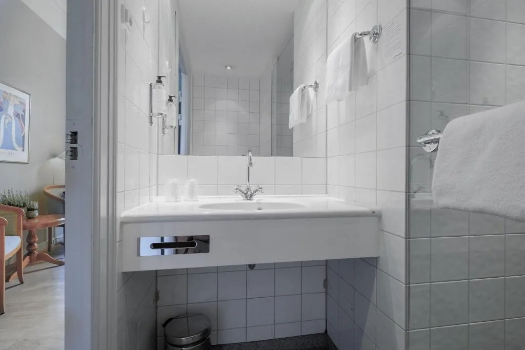 DOUBLE QUEEN SIZE BED Room, Four Points Flex by Sheraton Prindsen Roskilde, Copenhagen
