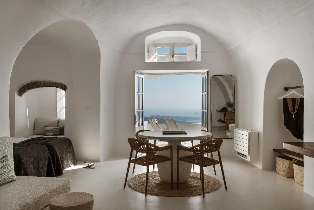 CAVE GRAND Room, Aqua Luxury Suites, Santorini