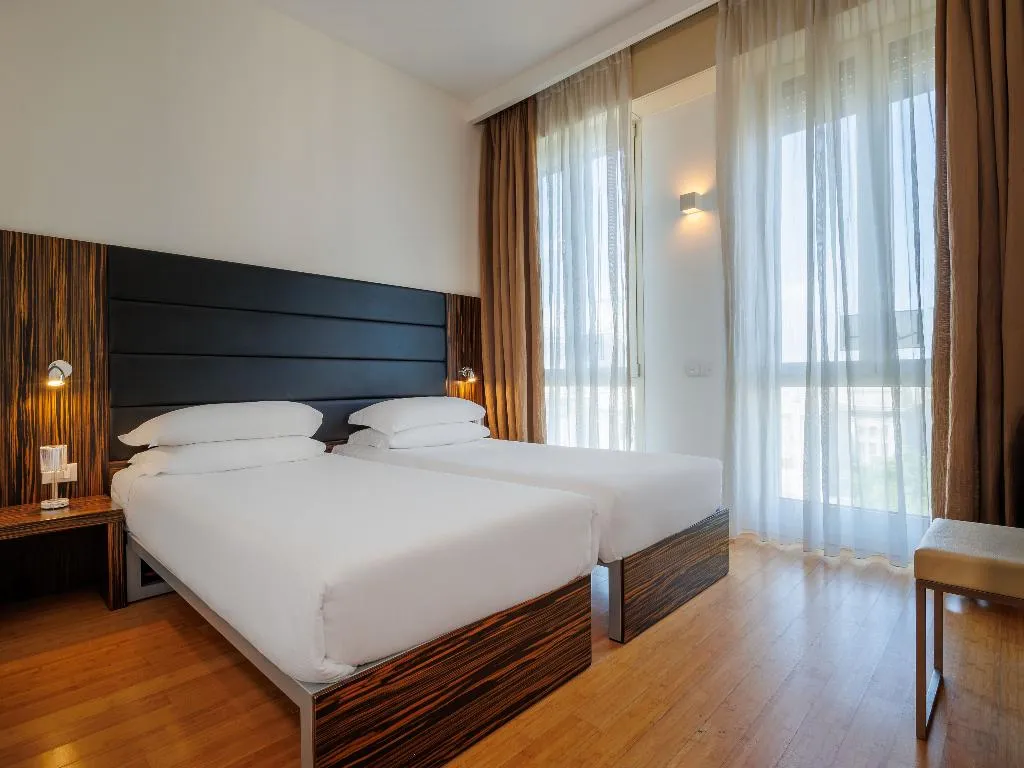 TWIN ECONOMY Room, iH Hotels Milano Centrale, Milan