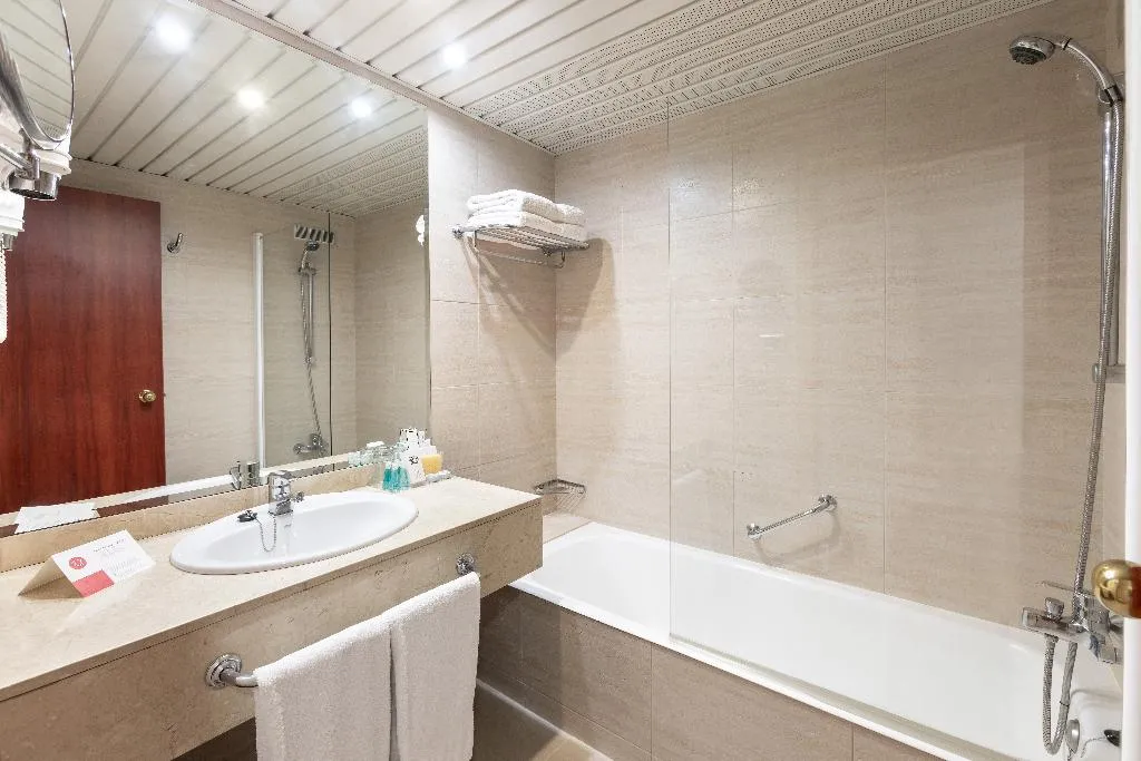 Double or Twin STANDARD Room, Hotel Cristina by Tigotan Las Palmas, Gran Canaria
