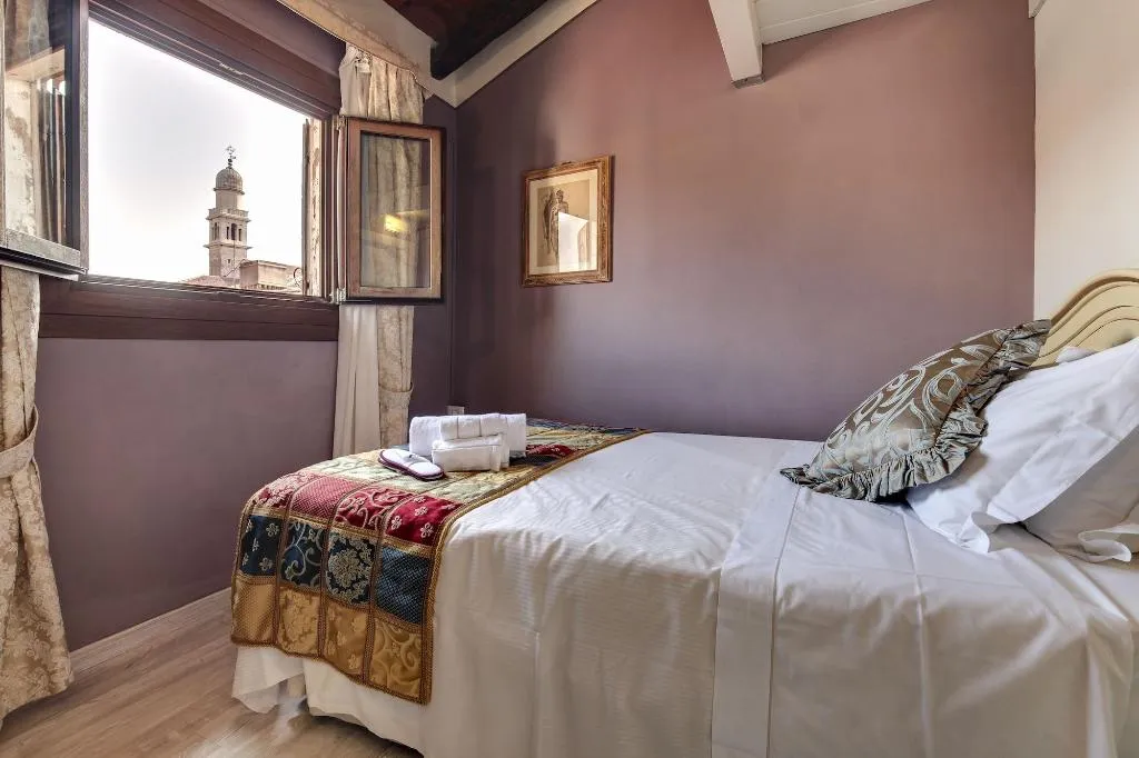 Room, Ca' Riza, Venice