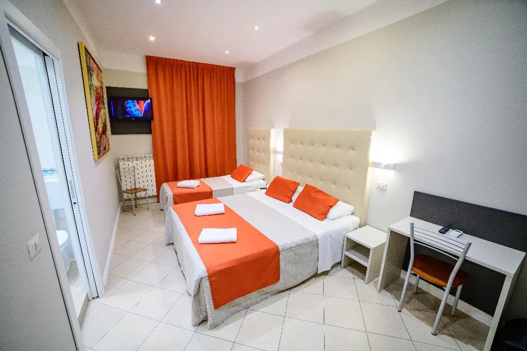 TRIPLE BASIC Room, Hotel Demó, Milan