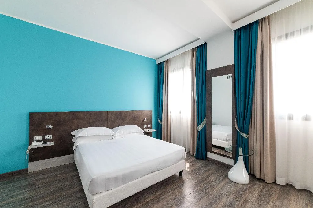 JUNIOR SUITE CAPACITY 2 Room, Phi Hotel Milano, Milan