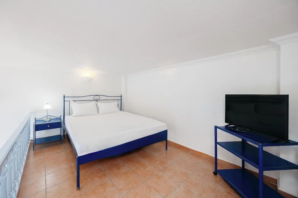 Room, Kastro Suites, Santorini