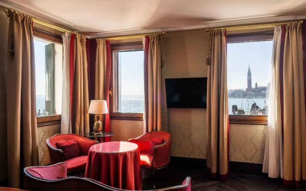 JUNIOR SUITE LAGOON VIEW Room, Metropole Venezia, Venice