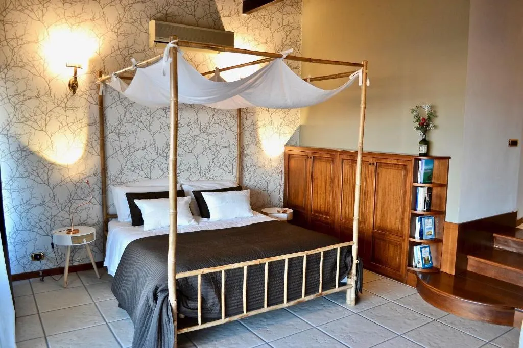 Room, B&b A'Luggetella, Naples