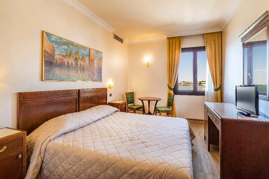 Double or Twin WITH VIEWS Room, Hotel Panorama, Venice