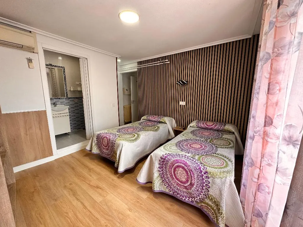 DOUBLE STANDARD Room, Hostal Rober, Madrid