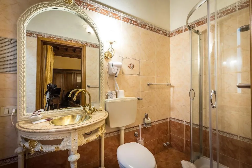 Room, Katti House, Florence