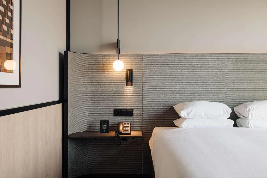 DOUBLE CITY VIEW Room, DoubleTree by Hilton Amsterdam Centraal Station, Amsterdam