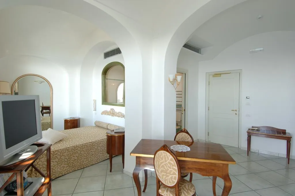 Room, Montemare, Naples