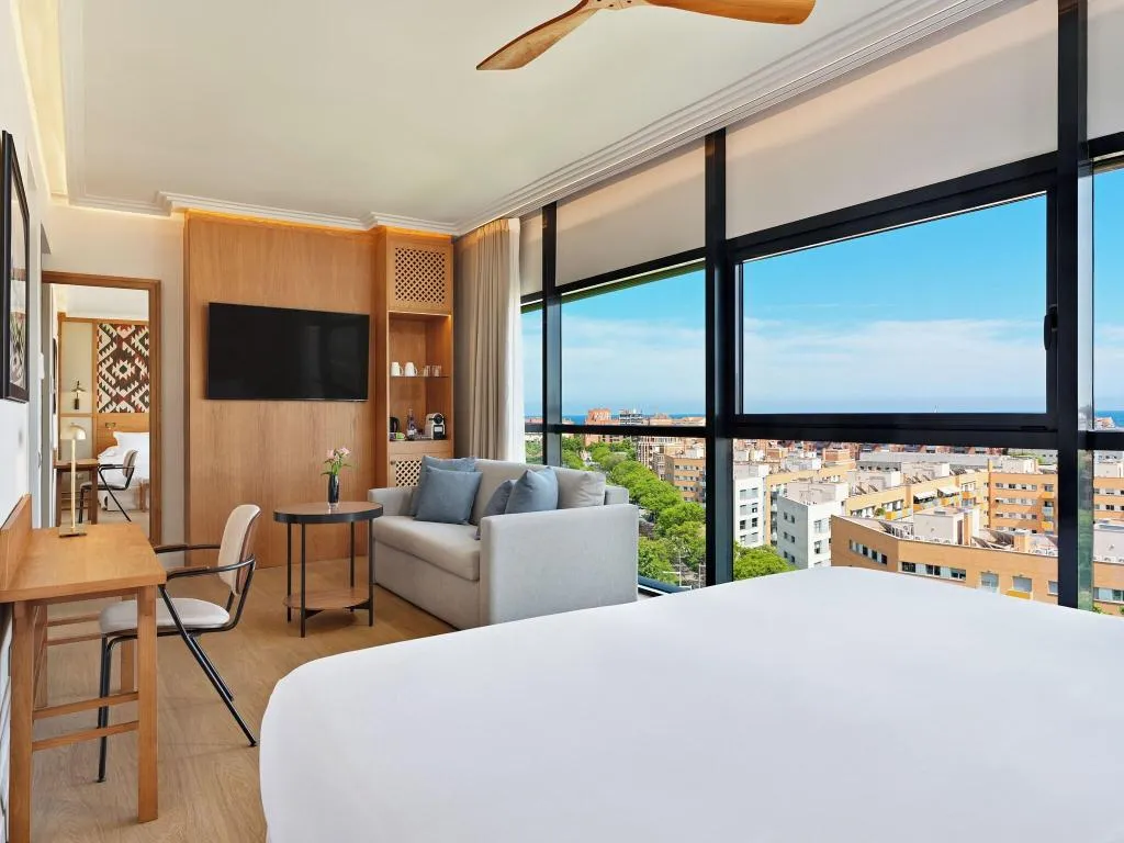JUNIOR SUITE QUEEN SIZE BED Room, H10 Marina Barcelona, Barcelona