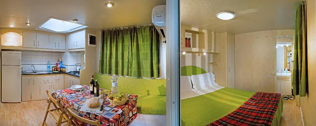 BUNGALOW CAPACITY 3 Room, hu I Pini Village, Rome