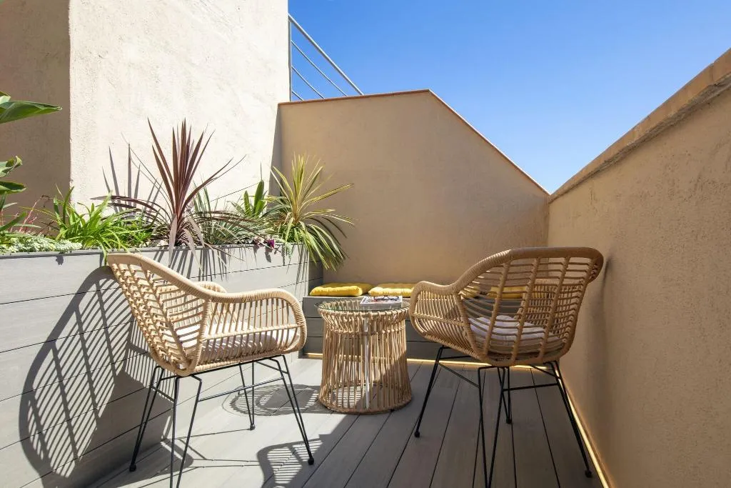 Room, Oasis, Barcelona