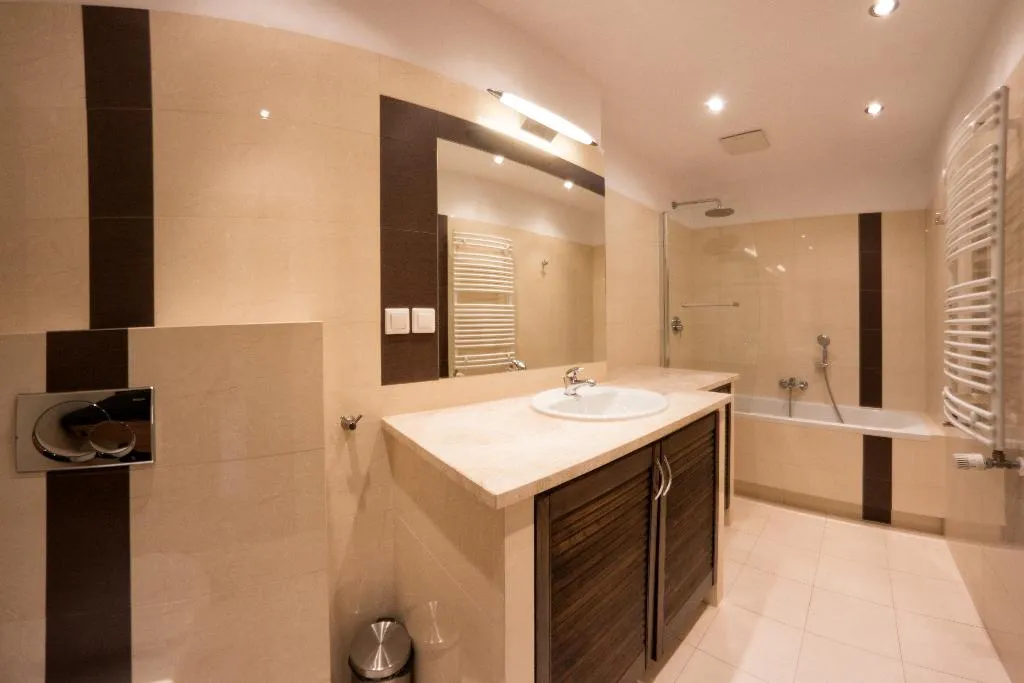 APARTMENT CAPACITY 5 ONE BEDROOM Room, Yourplace Biskupia Apartments, Krakow
