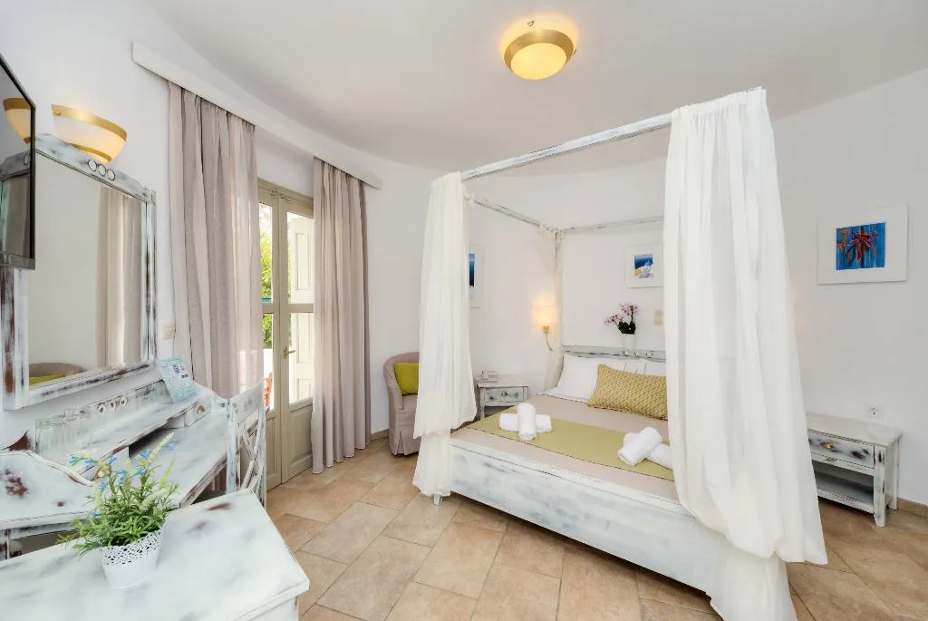 SUITE HONEYMOON Room, Mathios Village, Santorini