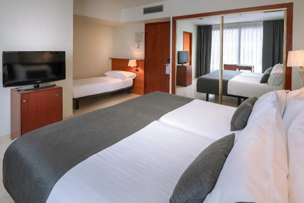 TRIPLE STANDARD Room, Gran Hotel Rey Don Jaime, Barcelona