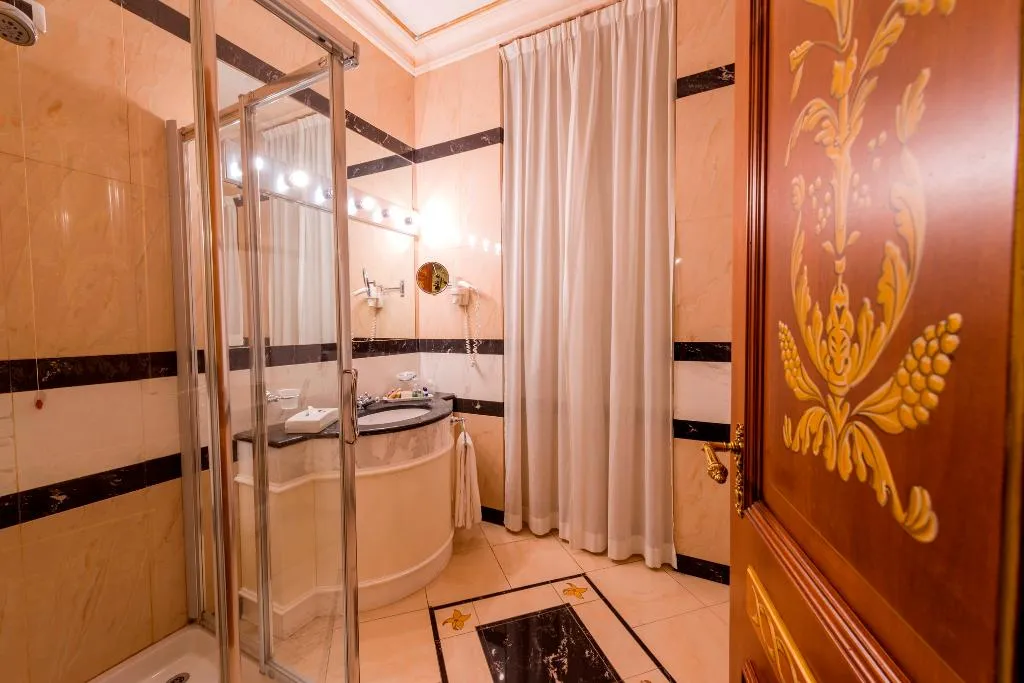 TRIPLE DELUXE Room, Grand Hotel Wagner, Palermo