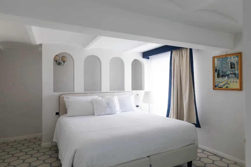 SUITE DELUXE SEA VIEW Room, Grand Hotel Cocumella, Naples