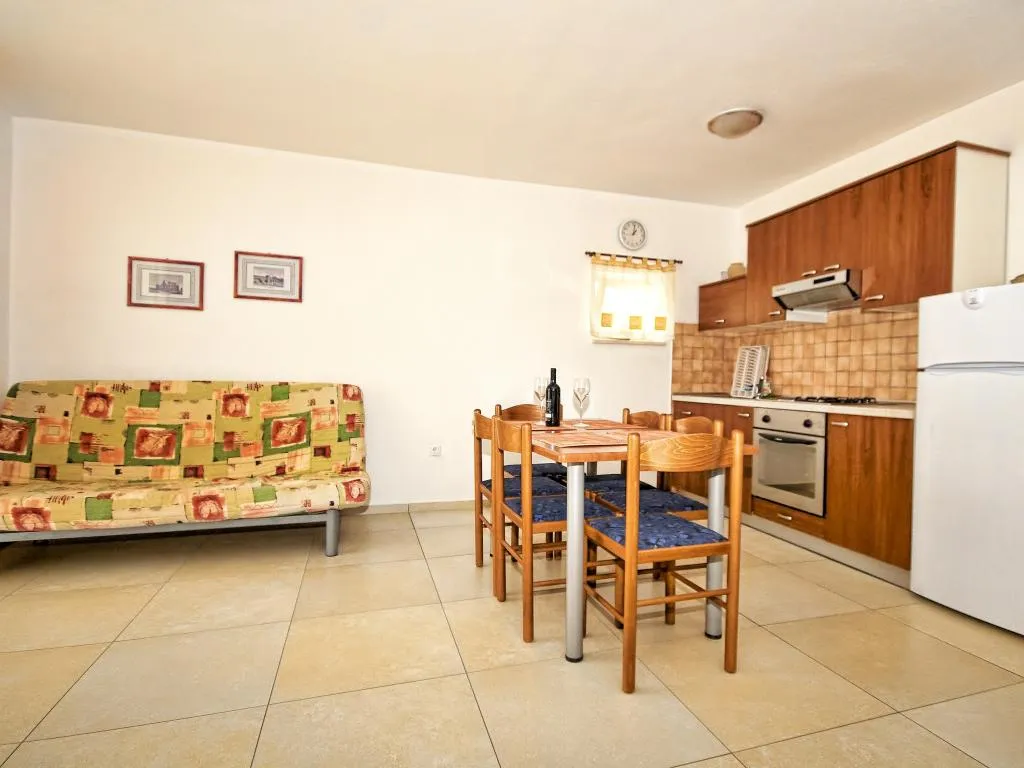 APARTMENT CAPACITY 4 Room, Apartments Snjezana, Istria