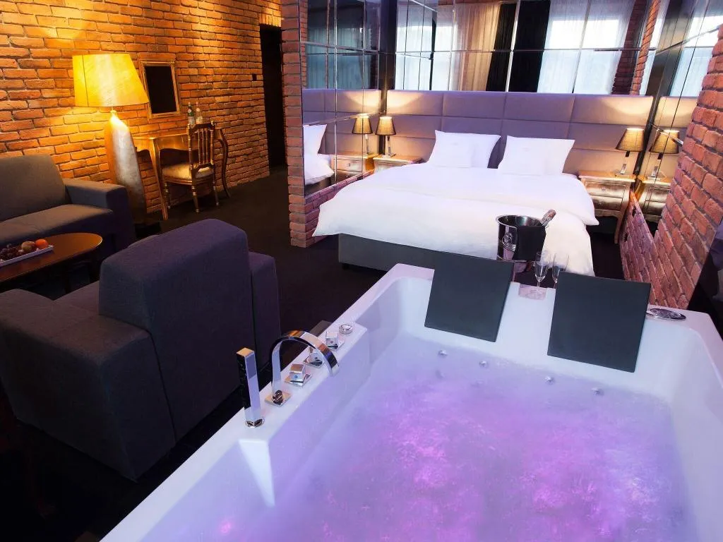 JUNIOR SUITE KING SIZE BED Room, Betmanowska Main Square Residence, Krakow