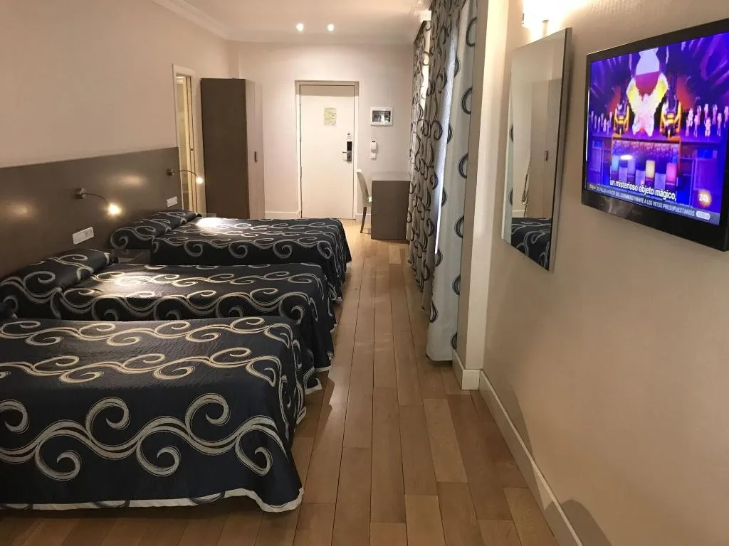 Room, Hostal Sol Square Madrid, Madrid