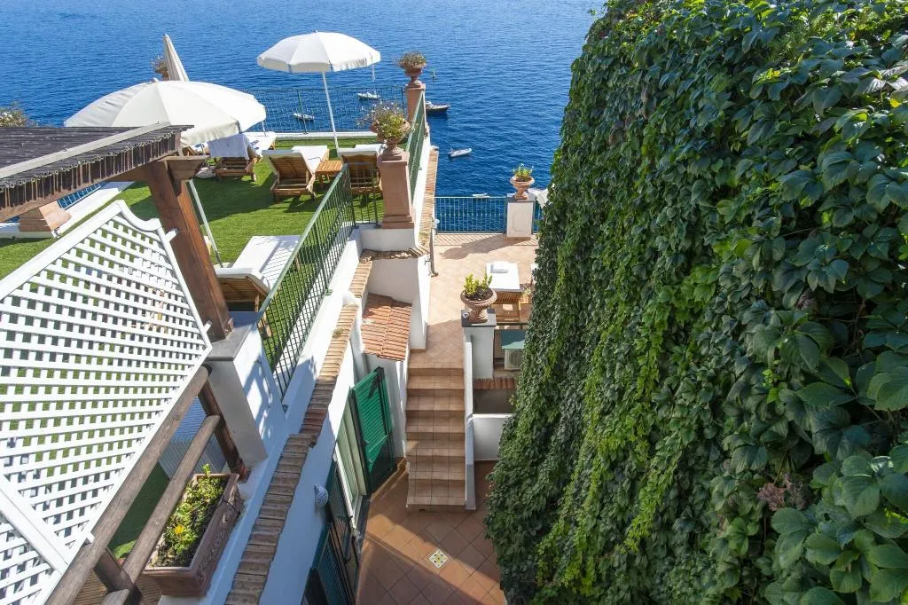 DOUBLE QUEEN SIZE BED Room, Hotel Onda Verde, Naples