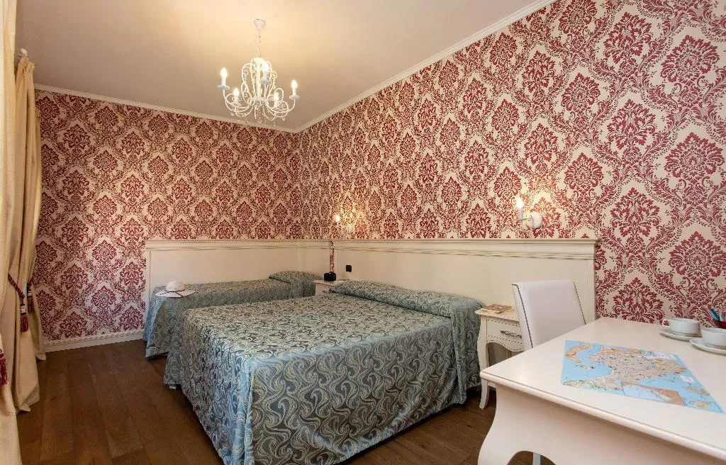 Double or Twin CANAL VIEW Room, Charming Palace Santa Fosca, Venice