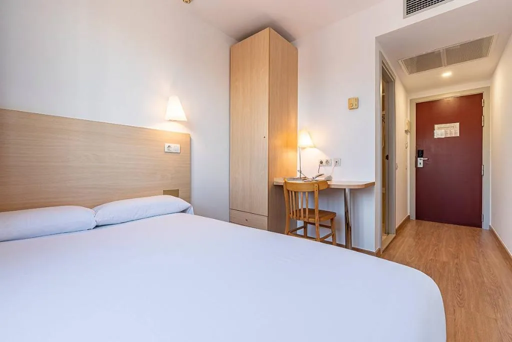 DOUBLE SINGLE USE WITH DOUBLE BED Room, Basic Hotel, Barcelona