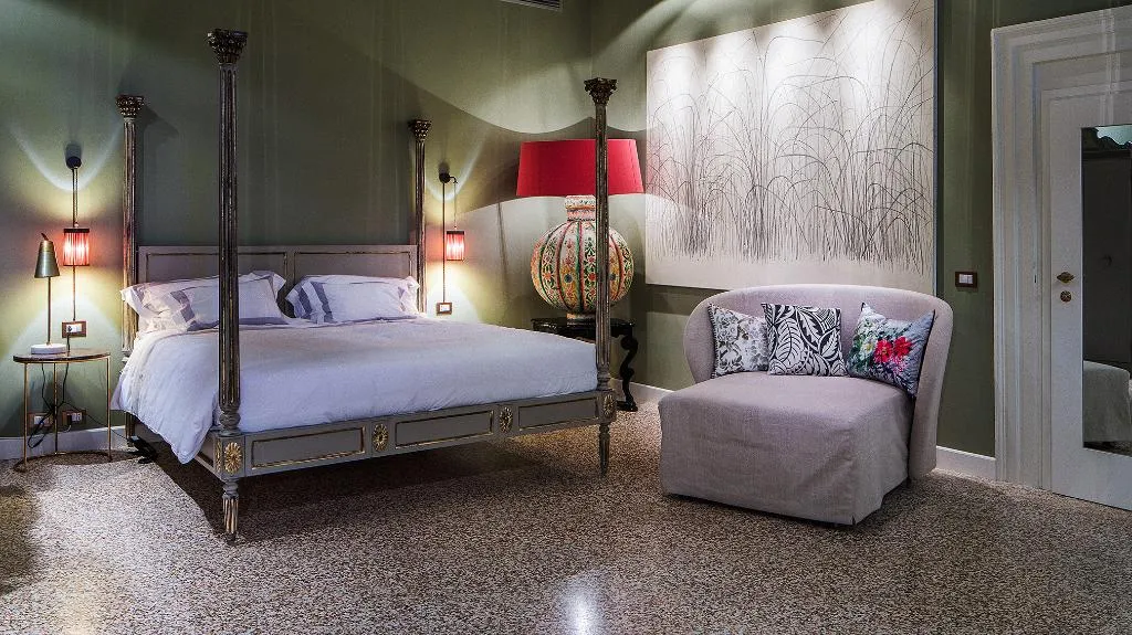 JUNIOR SUITE DELUXE CANAL VIEW Room, Hotel Heureka, Venice