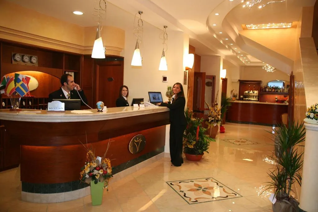 Lobby, Ranch Palace Hotel, Naples
