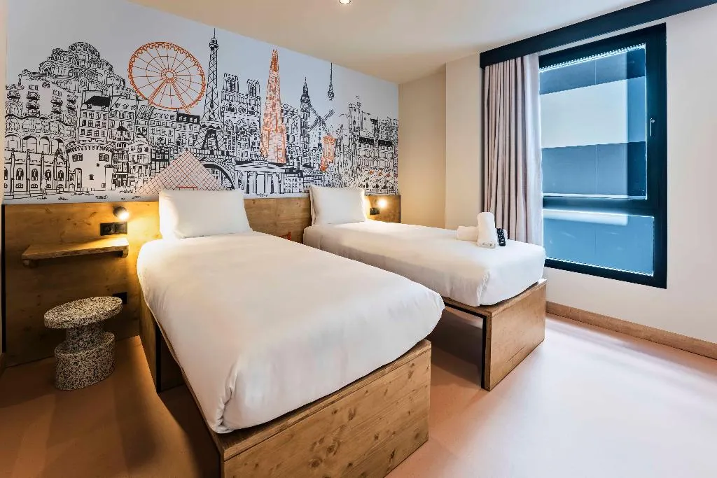 TWIN TWO BEDS Room, easyHotel Madrid Alcala, Madrid
