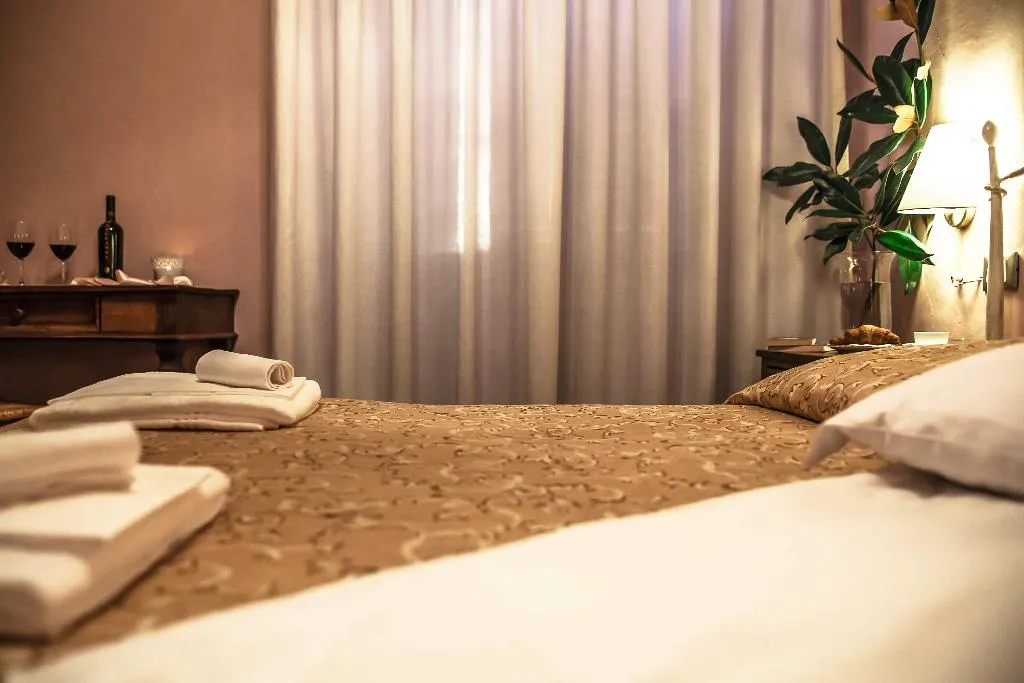APARTMENT CAPACITY 6 TWO BEDROOMS Room, Fattoria Guicciardini, Florence
