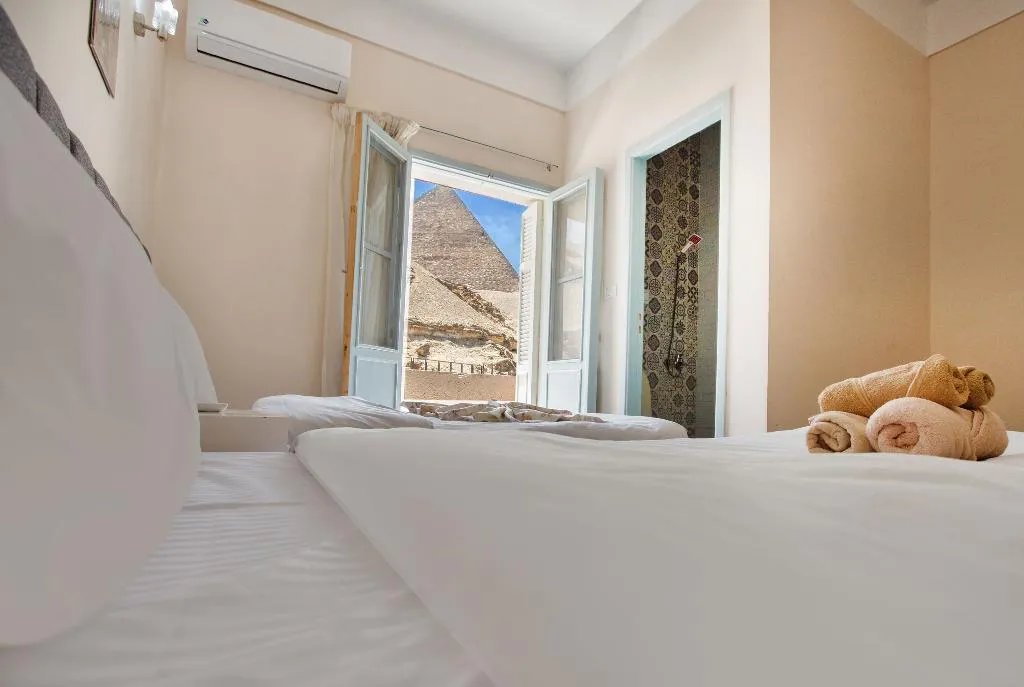 Double or Twin DELUXE WITH BALCONY Room, Villa Khufu Pyramids Hotel, Cairo