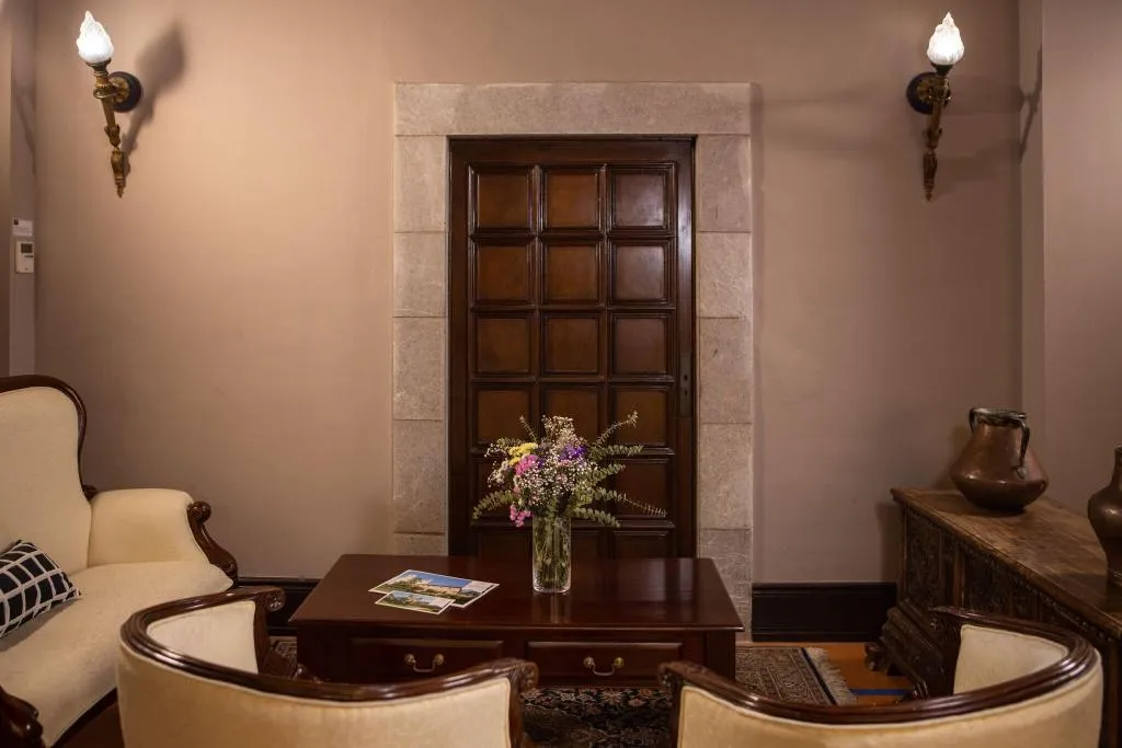 Lobby, Palau lo Mirador, Costa Brava