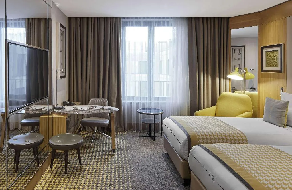 SUITE ONE BED Room, Titanic Chaussee Berlin, Berlin