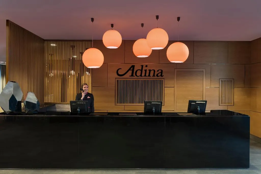 Lobby, Adina Apartment Hotel Berlin Hackescher Markt, Berlin
