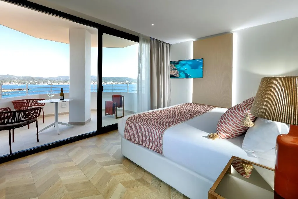 DOUBLE DELUXE SEA VIEW Room, TRS Ibiza Hotel, Ibiza