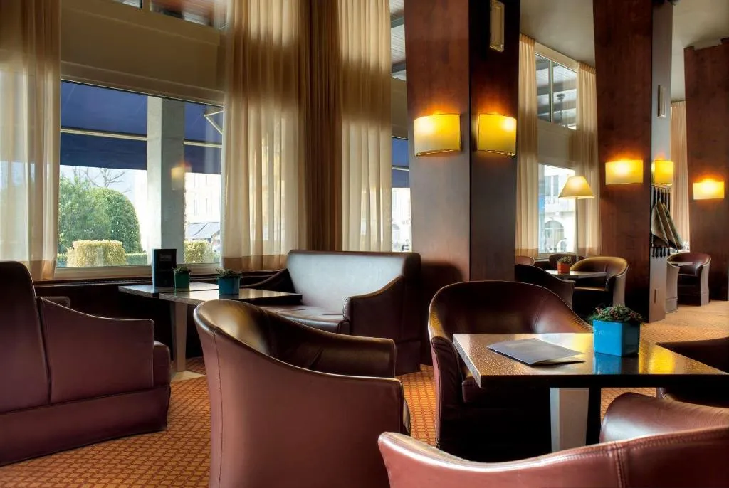 Lobby, Barchetta Excelsior, Milan