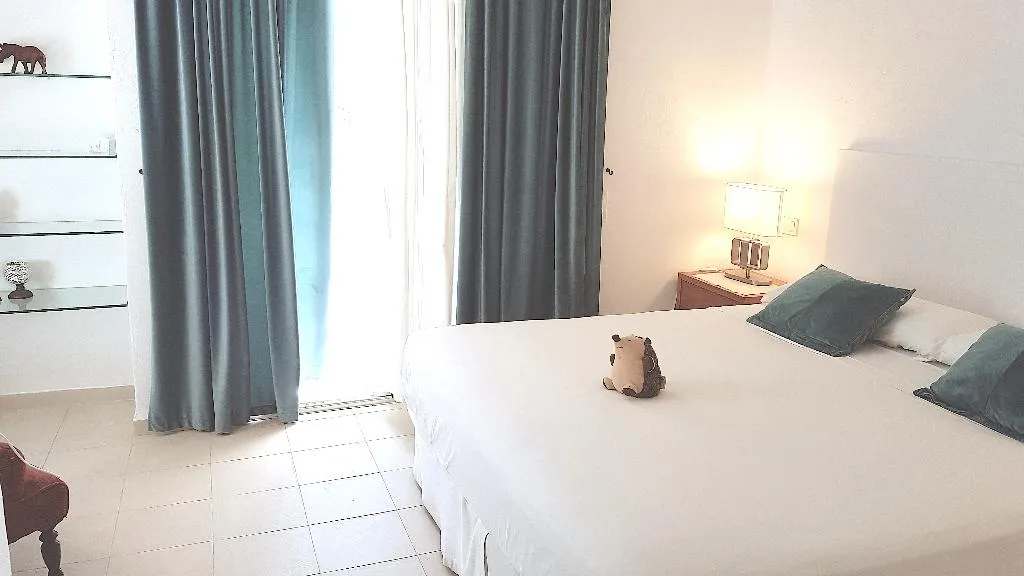 DOUBLE WITH SHARED BATHROOM Room, Starbal, Menorca