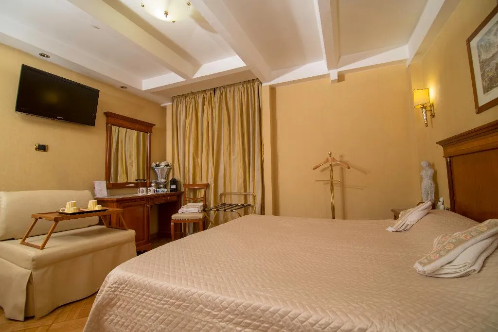 TRIPLE STANDARD Room, Luxury Rooms H 2000 Roma, Rome