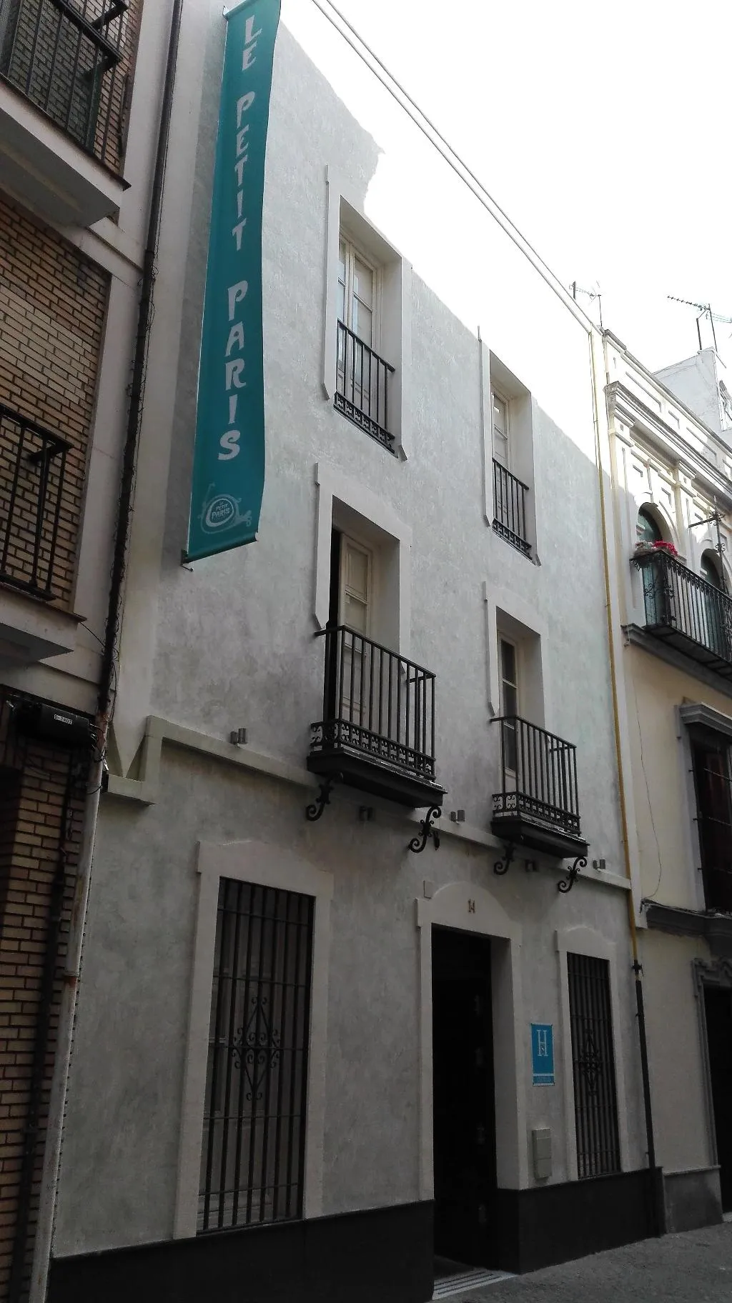 General view, Le Petit Paris, Seville