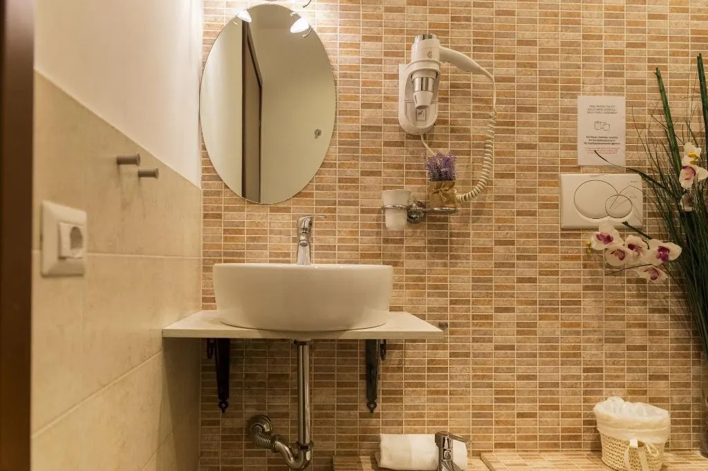 Room, Dulcis In Fundo, Rome