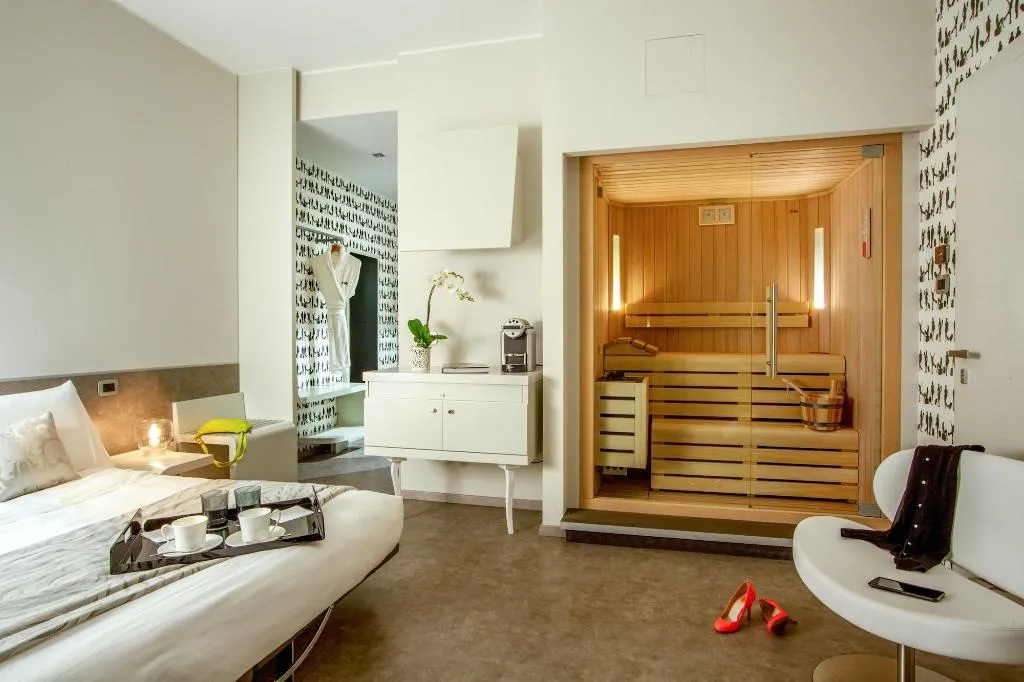 Room, Montenapoleone Suites, Milan