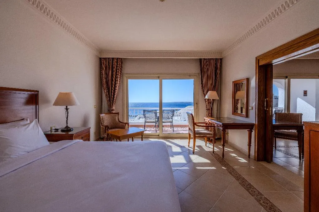 SUITE SEA FRONT Room, Continental Plaza Beach, Red Sea Riviera
