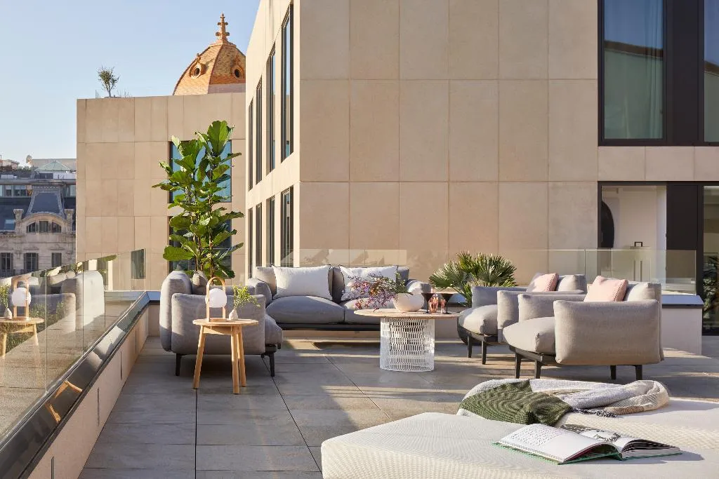 SUITE WITH JACUZZI Room, ME Barcelona, Barcelona