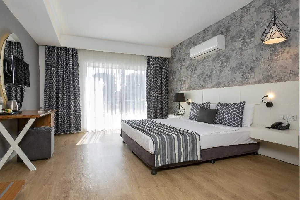 TRIPLE EXECUTIVE Room, Greenwood Suites Resort, Antalya